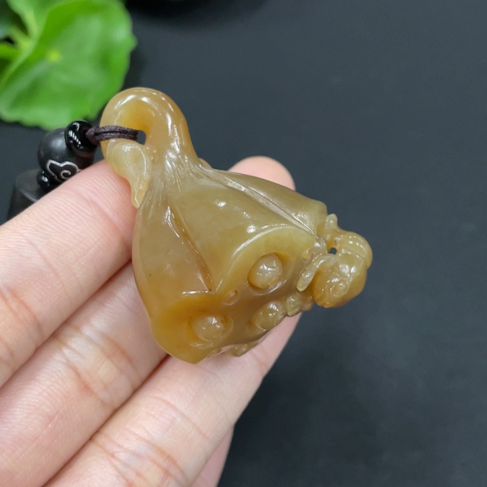 H29389370 Hetian Jade Pendant Lotus Seedpod