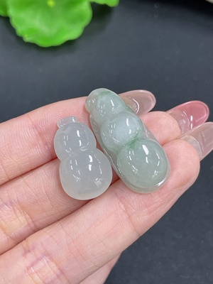 F41818412 翡翠挂件一手走