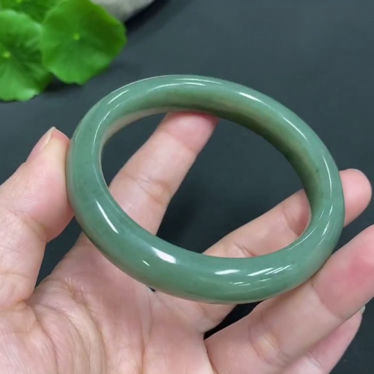 H17835413 Hetian Jade Round Bracelet  Size 51.2  Total Weight Approx. 40.3g