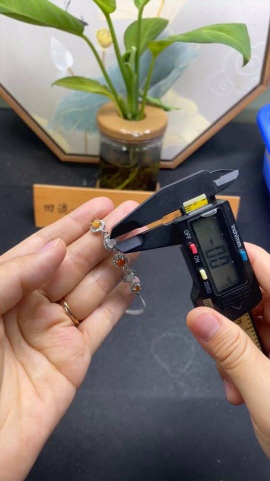 F34983115 Jadeite Inlaid Bracelet Total Weight Approximately 4.2g (Color Origin of Yellow and Red Parts Undetermined) (Non-Gold Inlaid)