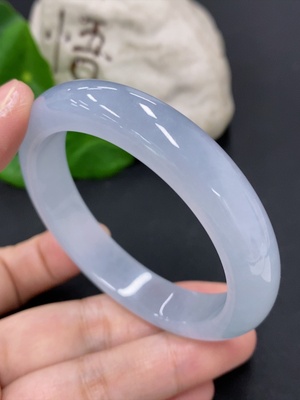 F46552222 翡翠正圈手镯 圈口52.8 货品总重约48.2克