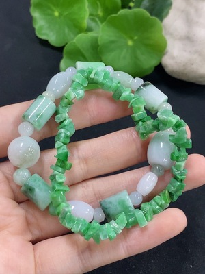 F46549683 翡翠手串  一手走 含其他矿物成分  货品总重约34.33g