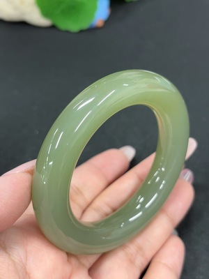 H46521881 和田玉圆条手镯 圈口50.5 货品总重约75.5g