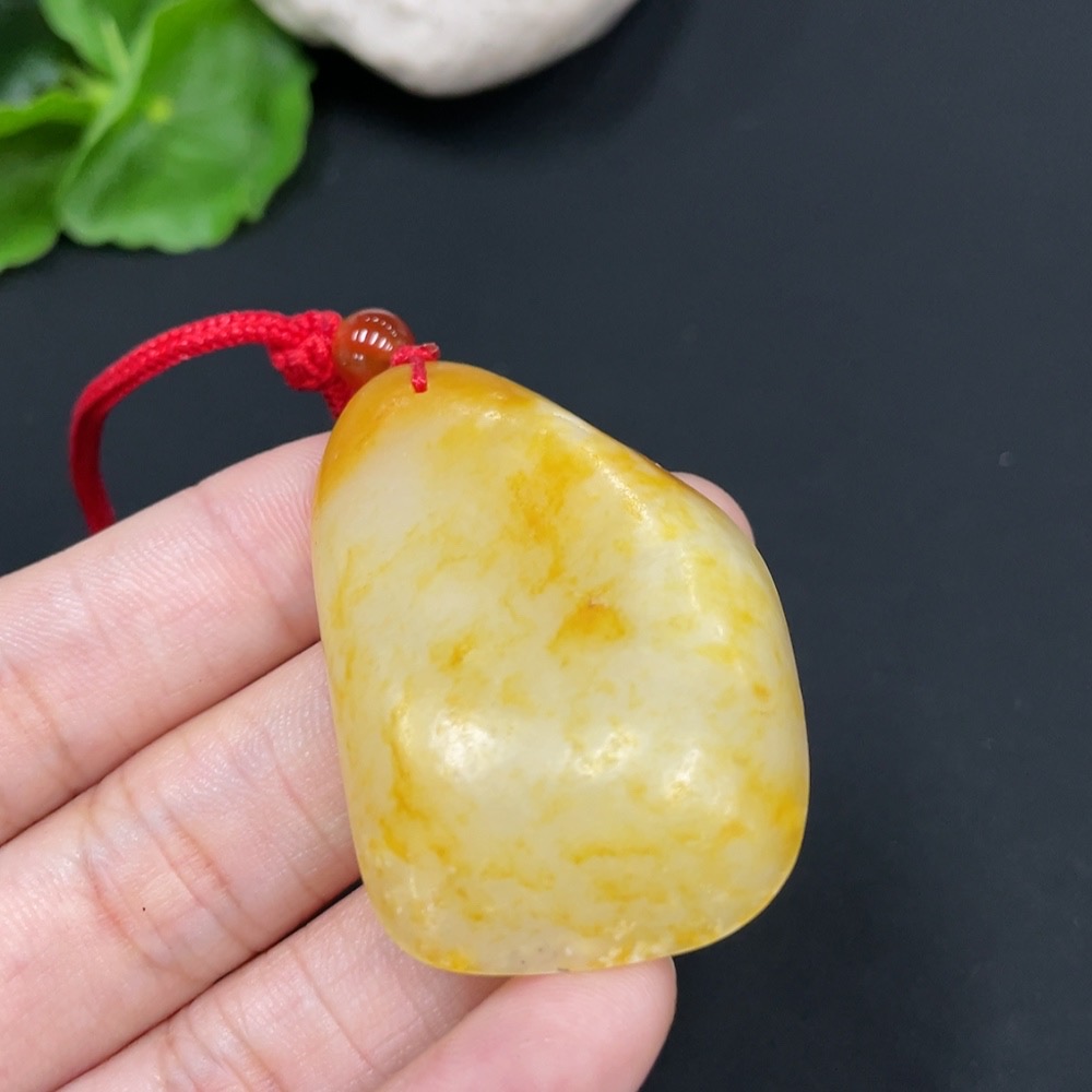 H29412562 Hetian Jade Pendant  Undetermined Skin Color Origin  Contains Other Mineral Components  Total Weight (Including Rope) Approximately 19.7g