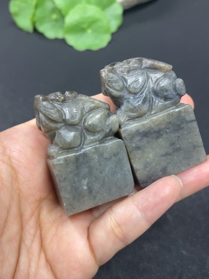 H42954808 和田玉瑞兽印章      货品总重约119.4g