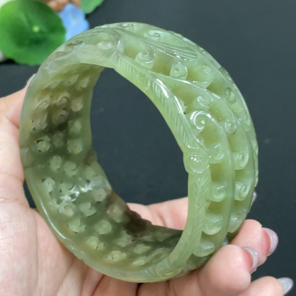H33862807 Hetian Jade Carved Flower Bracelet (Circumference 68, Total Weight Approx. 105.7g)