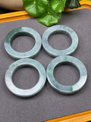 F46581421 翡翠挂件 一手走 总重约151.26g