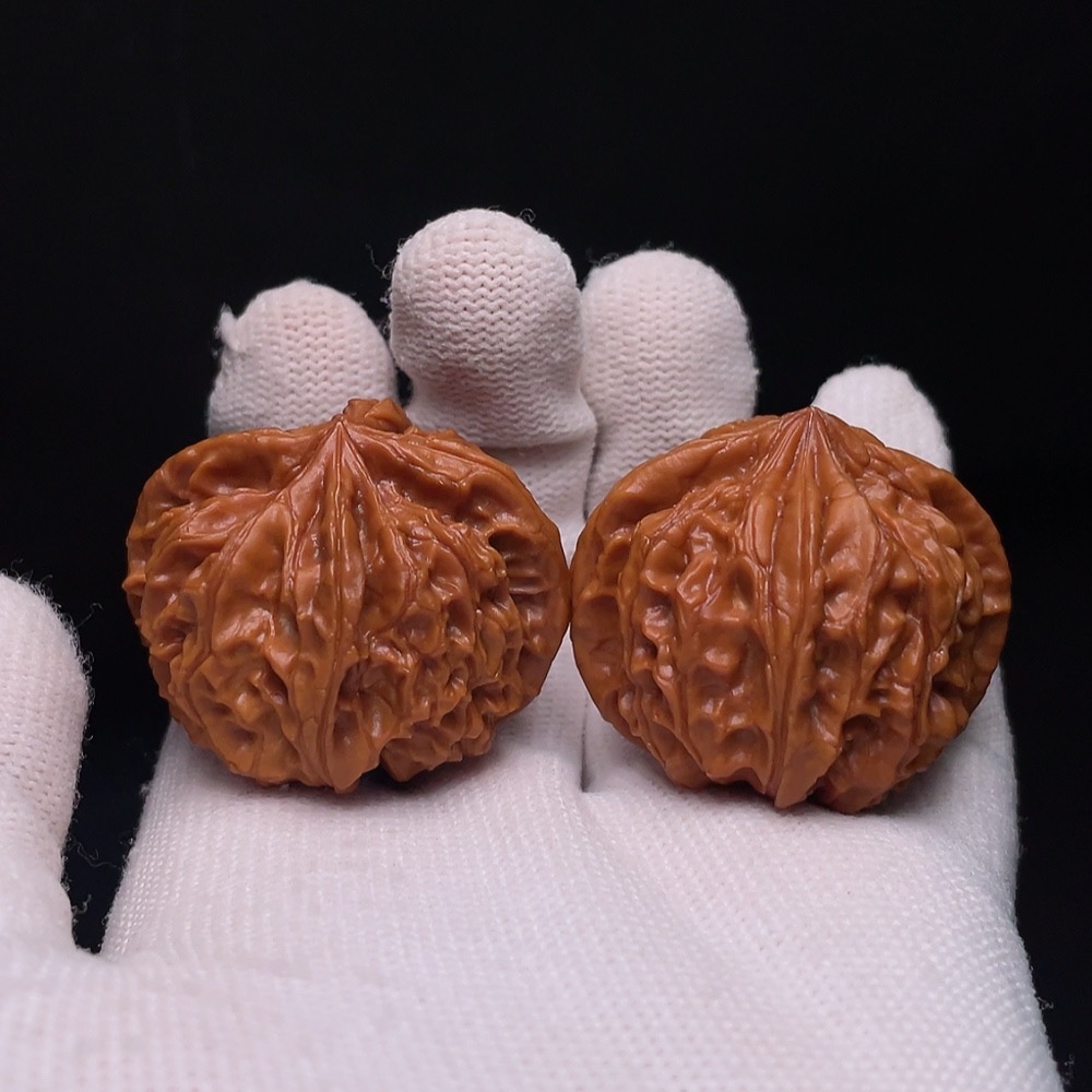 W32764706 Four-ridged Walnut, total weight approx. 30.8g, size about 39.4mm