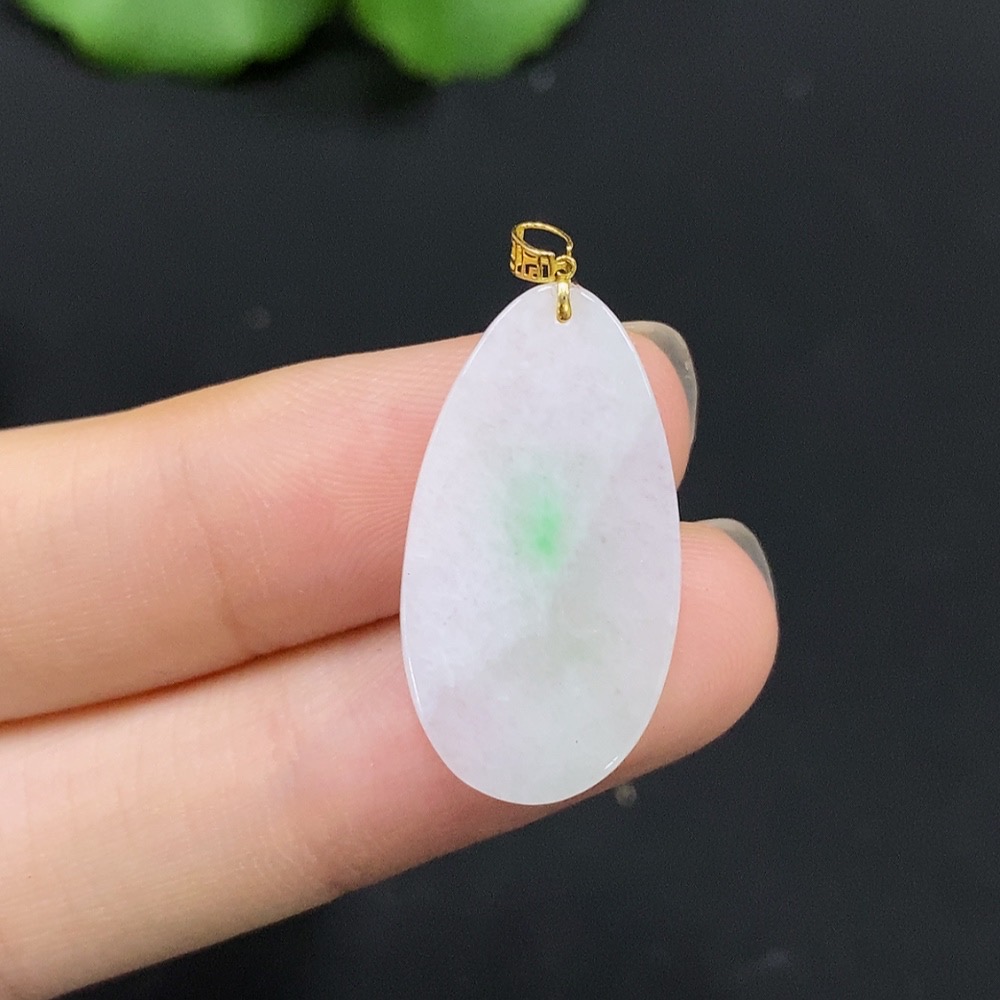 F28254421 Jadeite Pendant with 18K Gold Clasp Total Weight Approx. 1.65g