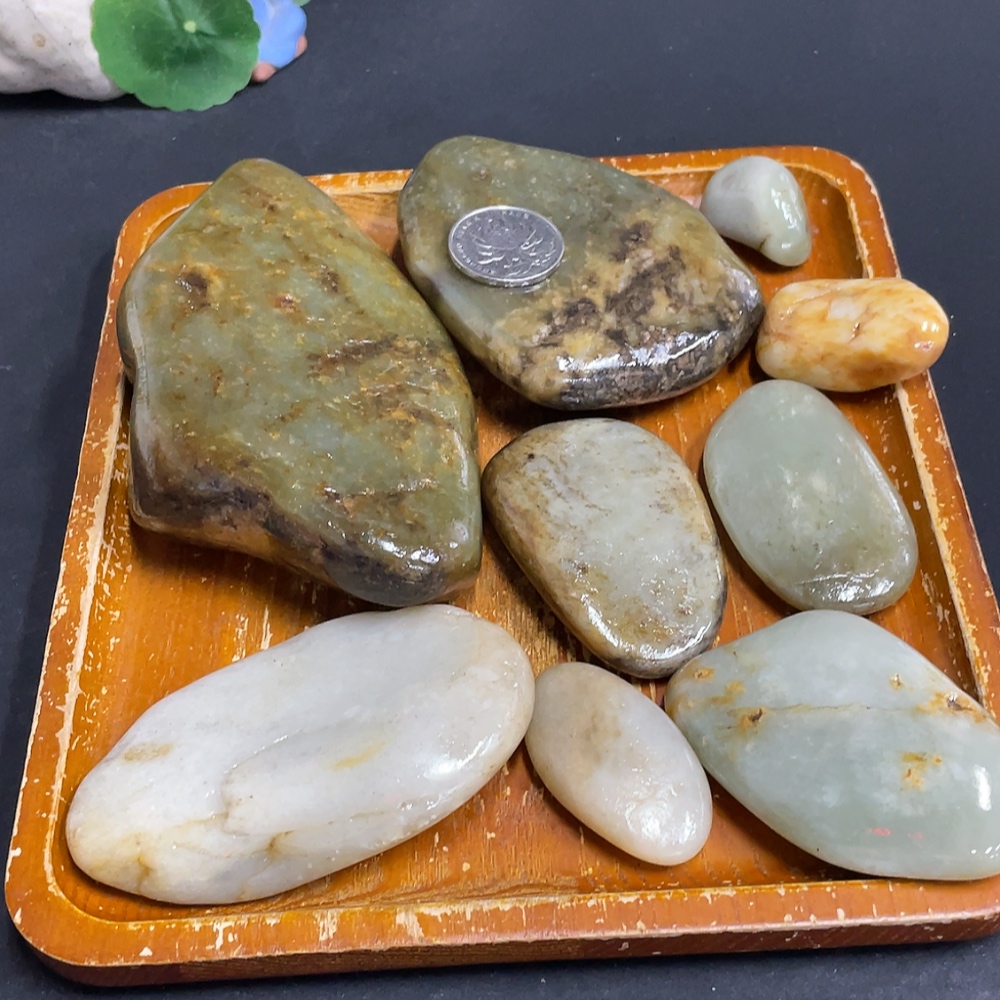 H33863225 Hetian Jade, containing other mineral components, undetermined cause of skin color, total product weight approximately 1.05kg