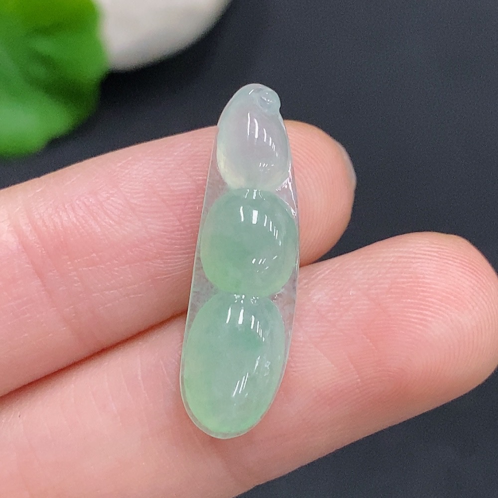 F32808308 Jadeite Lucky Bean Pendant