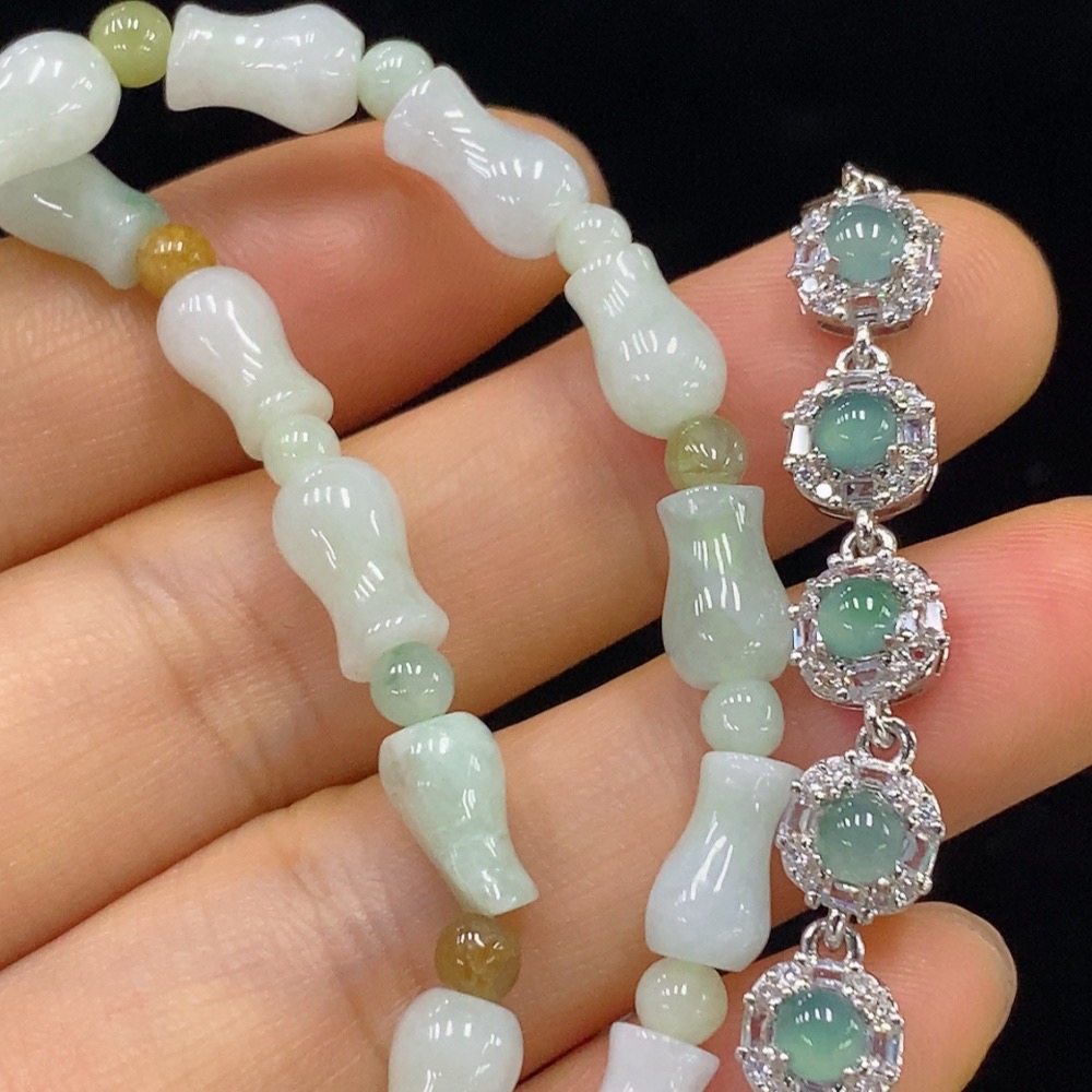 F34948624 Jadeite bracelet non-gold yellow color origin undetermined