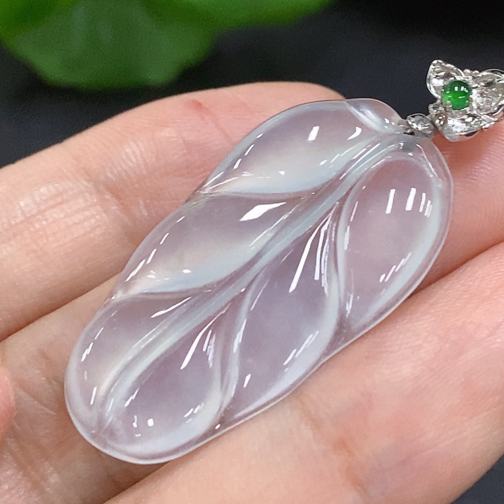 F32801214 Jadeite Leaf Pendant with 18K Gold Bail Total Weight Approx. 4.4g (Diamond Accents)