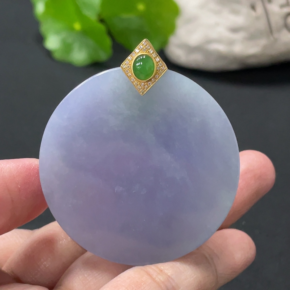 F34978090 Jadeite Plain Pendant with 18K Gold Clasp and Diamond Accents, Total Weight Approx. 33.5g