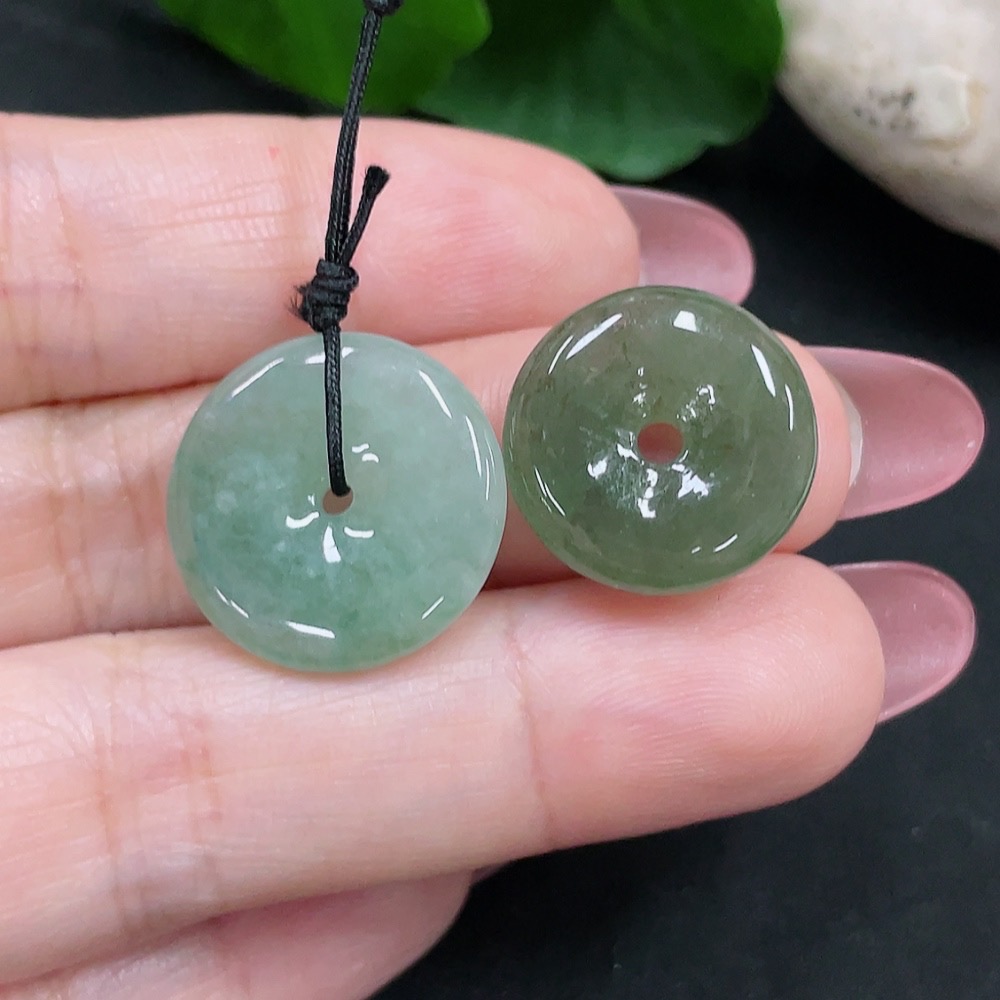 F34012498 Jadeite Peace Knot Pendant