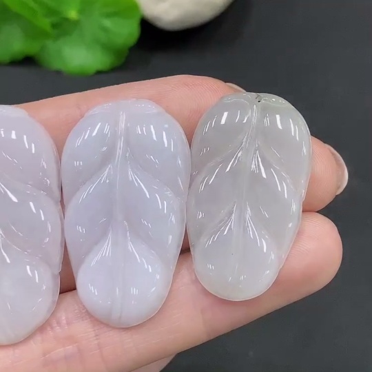 F28189911 JadeiteLeaf Pendant