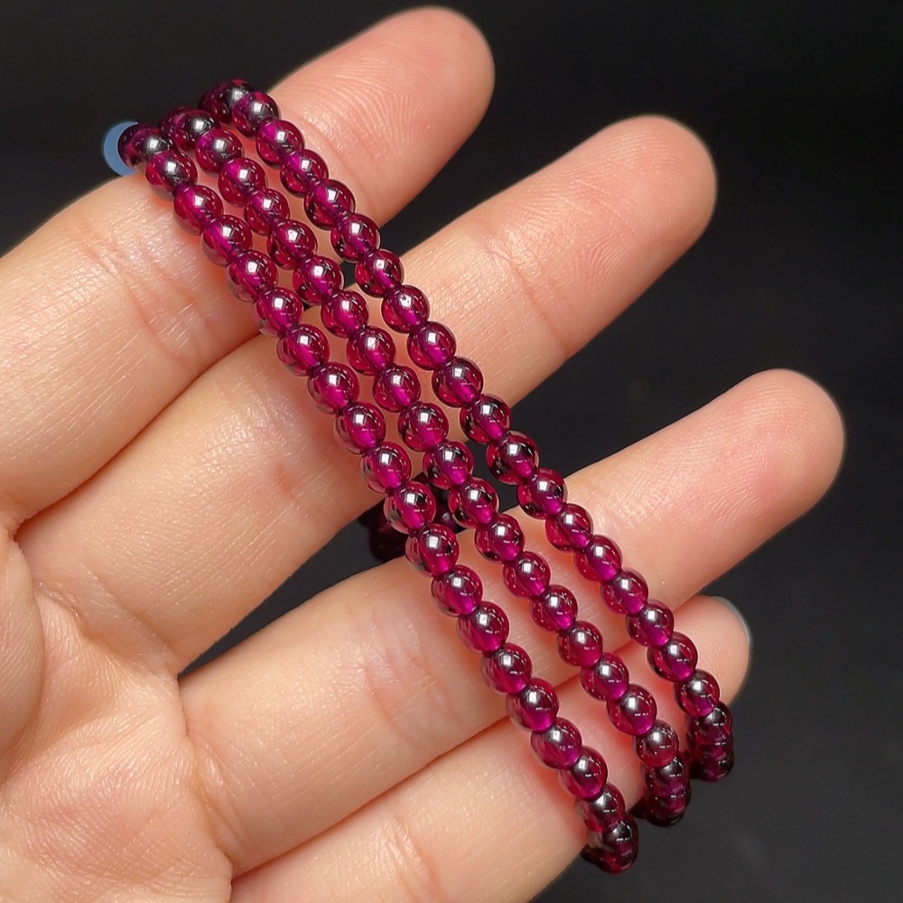 C31639018 Garnet bead strand with non-natural stones, total weight approx. 16.9g, size about 3.9mm