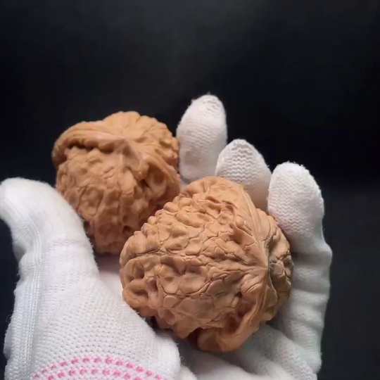 W35199838 Walnut Total weight about 61.61g Size about 50.1mm