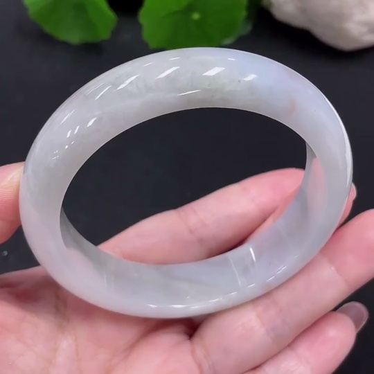 F28274860 Jadeite Round Bracelet 58.3 Inner Diameter Approx. 69.7g Total Weight