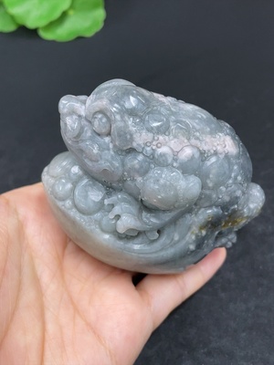 H46559419 和田玉手把件   三脚金蟾    货品总重约229.7g      含其他矿物成份