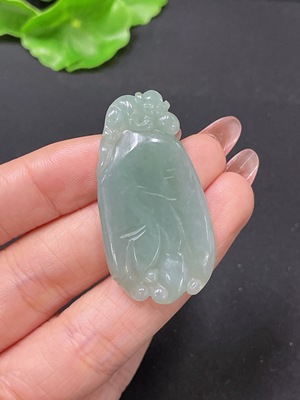 F36263756 翡翠灵猴献寿挂件 货品总重约11.07克