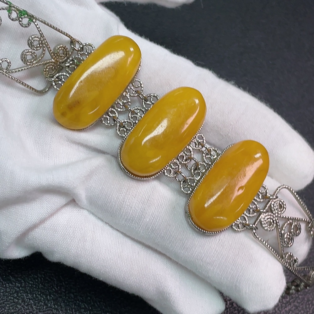 C33851149 Amber Honey Wax Bracelet Non-Gold Total Weight Approx. 28.86g