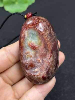 H46558649 和田玉挂件   莲花    货品总重约（含绳）60.1g   皮色成因未定   含其他矿物成份