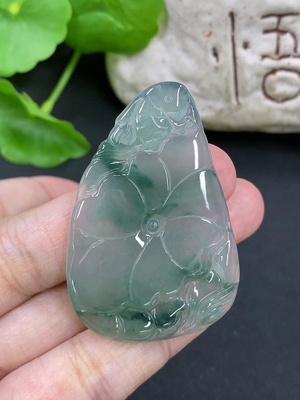 F46596066 翡翠荷叶鱼挂件 货品总重约11.27g