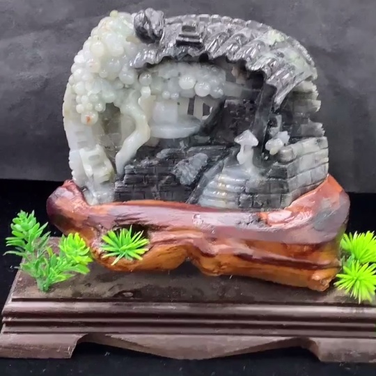 F34045723 Jadeite ornament with base, fractured