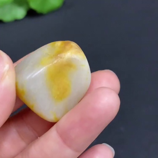 H29329326 Hetian Jade Total weight approx. 18.6g Undetermined skin color origin
