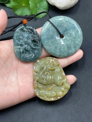 F18988878 Jadeite Pendant