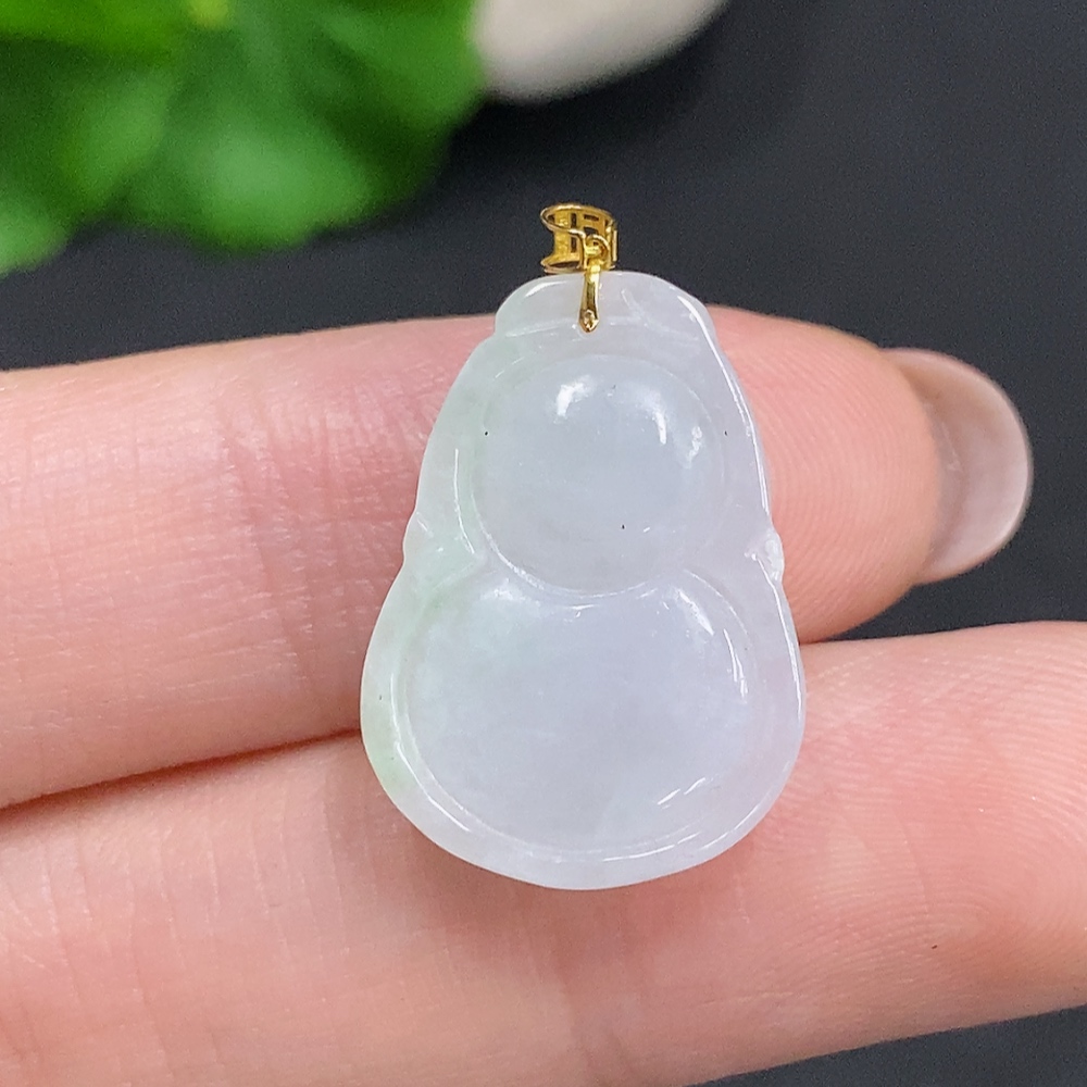 F34060496 Jadeite Gourd Pendant with 18K Gold Clasp, Total Weight Approximately 2.7g