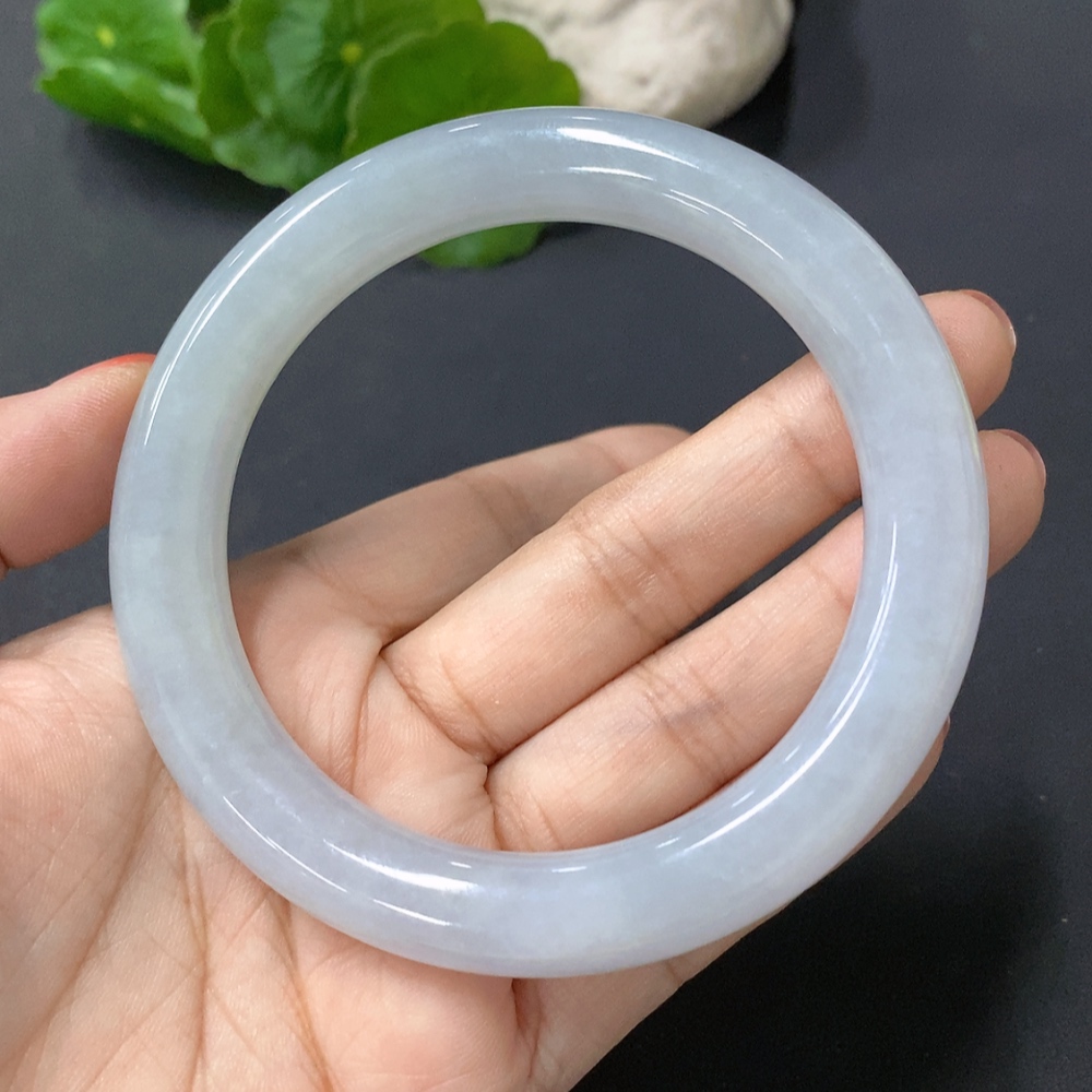 F17831601 JadeiteRound Bangle 59.3 Circumference Total Weight 65.497g