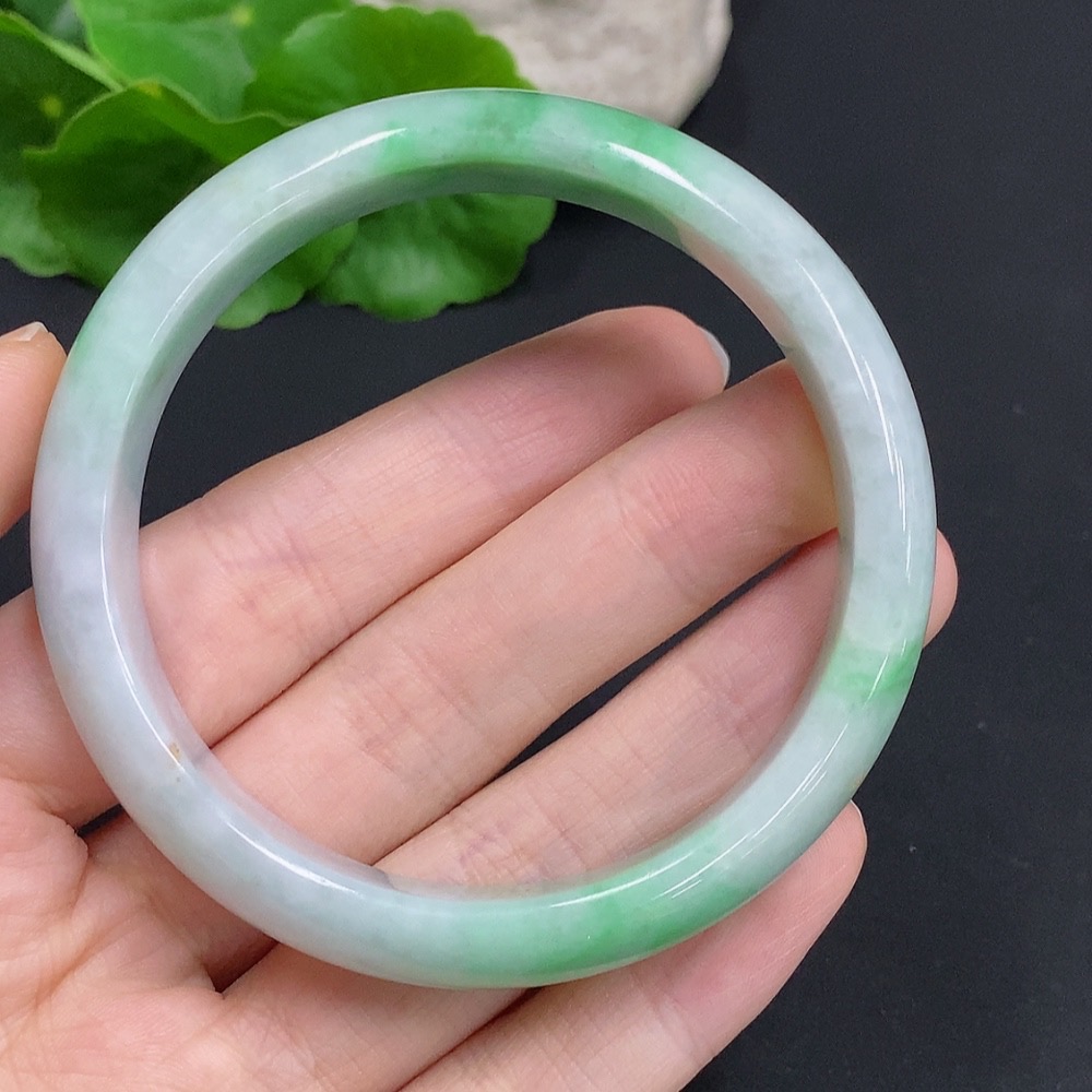 F33832033 Jadeite Regular Bangle (Total Weight: Approx. 50g, Inner Diameter: 57)