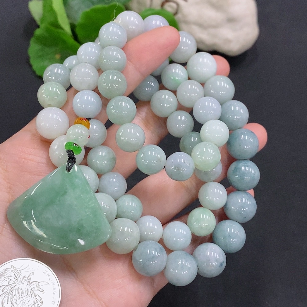F34962515 Jadeite Freeform Pendant Total Weight Approx. 151.6g (Including Beaded Chain) Non-Jadeite Beads