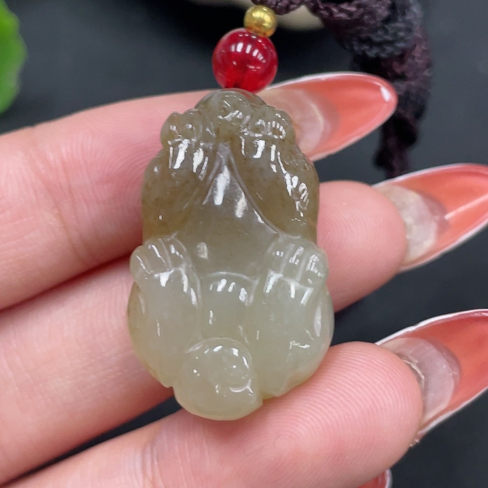 H34062657 Hetian Jade Pendant  Pi Xiu  Total Weight (with rope): 11.1g