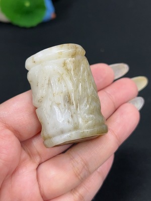 H42979919 和田玉挂件 竹节 货品总重约74.8g 含其他矿物成分