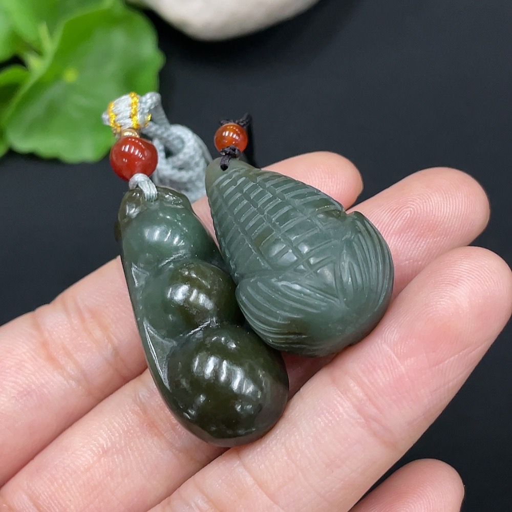 H27170281 Hetian Jade Pendant Corn + Lucky Bean