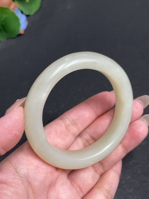 H30487637 Hetian Jade Round Bracelet (Inner Diameter 55.3mm, Total Weight Approx. 57.3g)