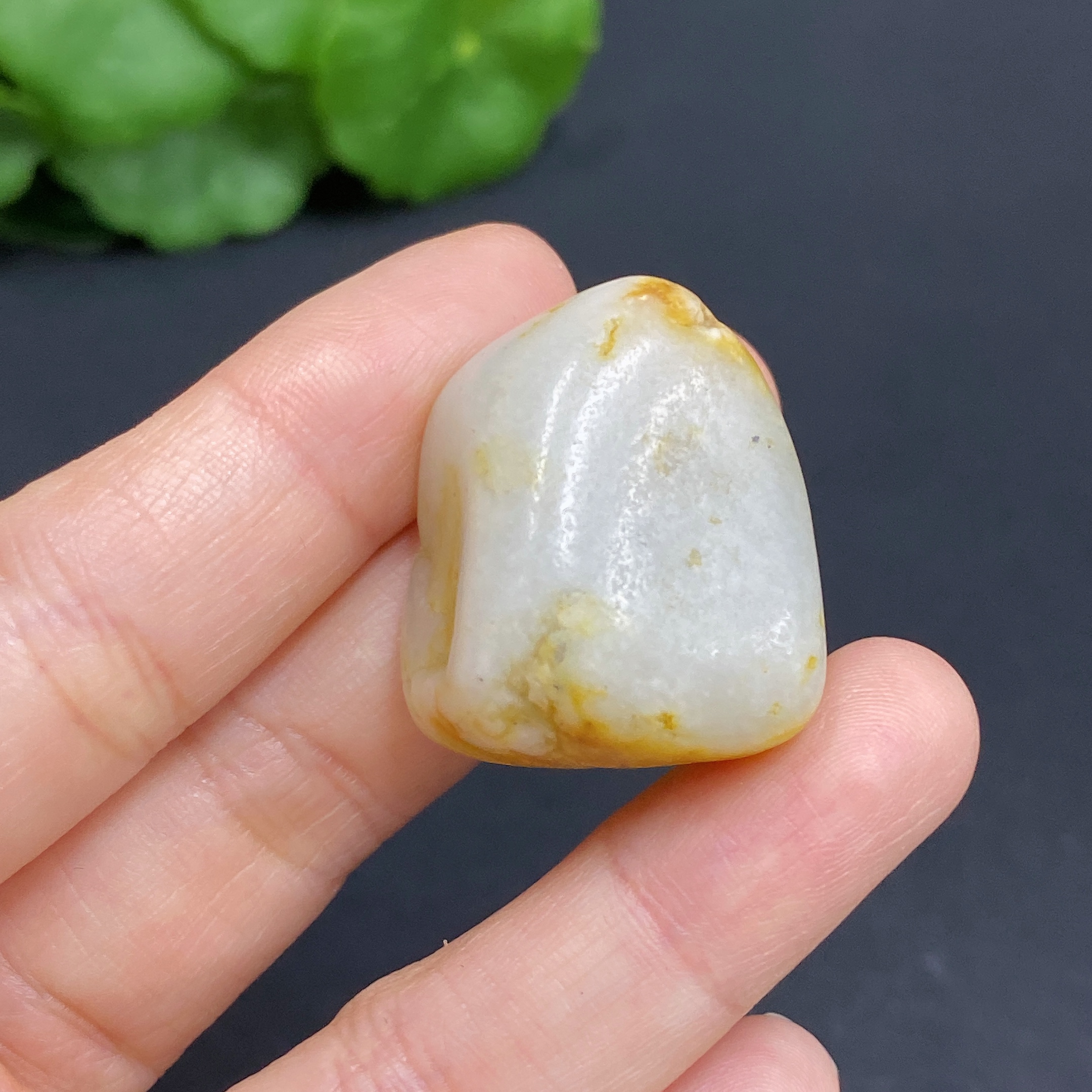 H29329326 Hetian Jade Total weight approx. 18.6g Undetermined skin color origin