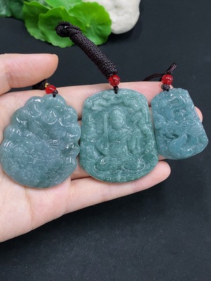 F30555576 Jadeite Pendant with Non-Jadeite Beads