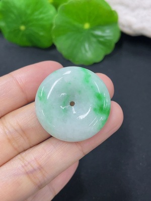 F41934189 翡翠挂件平安扣 货品总约重8.5g
