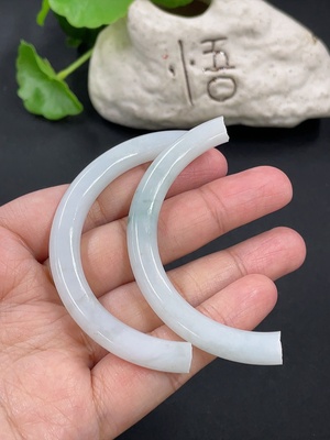 F38478351 翡翠圆条 货品总重约24.5g