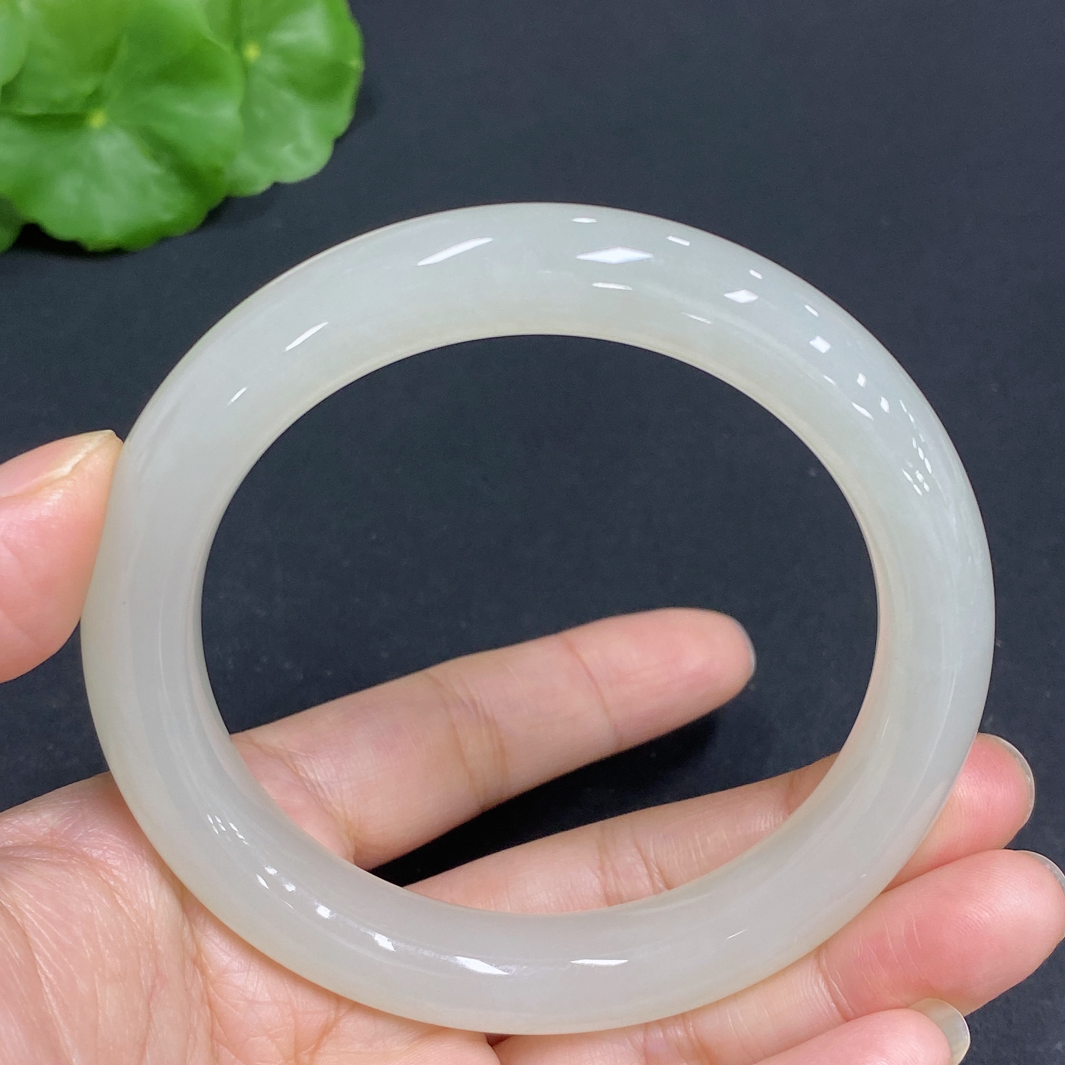 H33902567 Hetian Jade Round Bracelet Size 58.8 Total Weight Approx. 56.9g