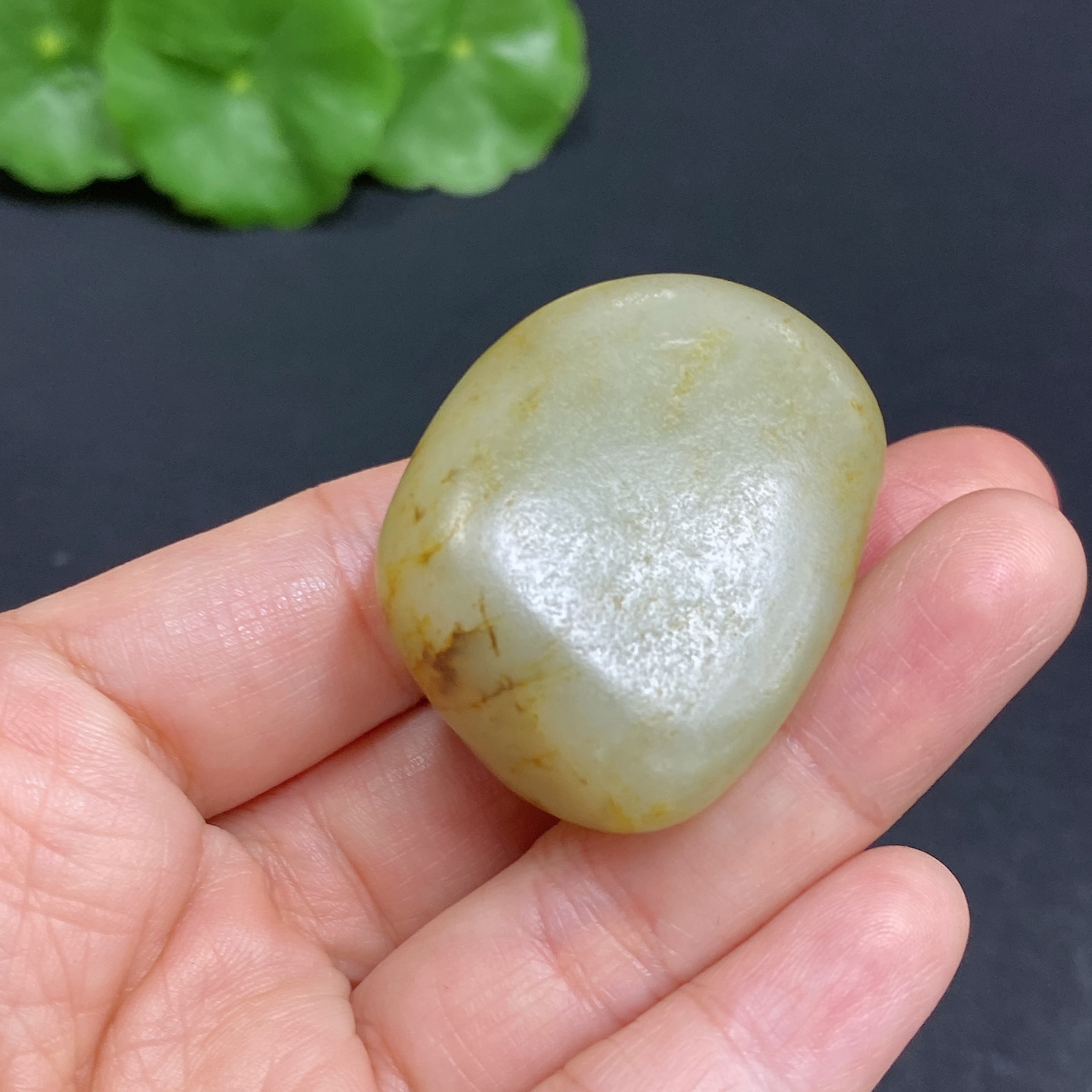 H32703078 Hetian Jade, total weight approx. 32.8g, undetermined skin color origin
