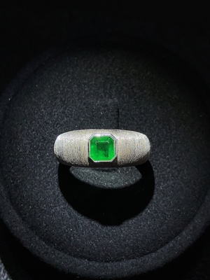 C41890420 祖母绿戒指 pt950 净度优化 货品总重约11.98克 圈口19.5