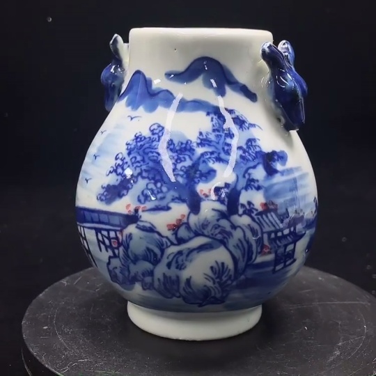 W32764415 Modern blue and white deer-head vase ceramic, intact, size as per actual item