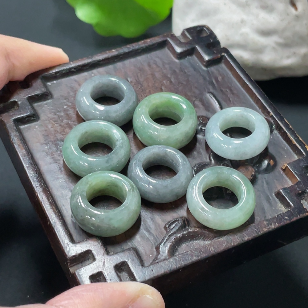 F34978330 Jadeite Donut Pendant