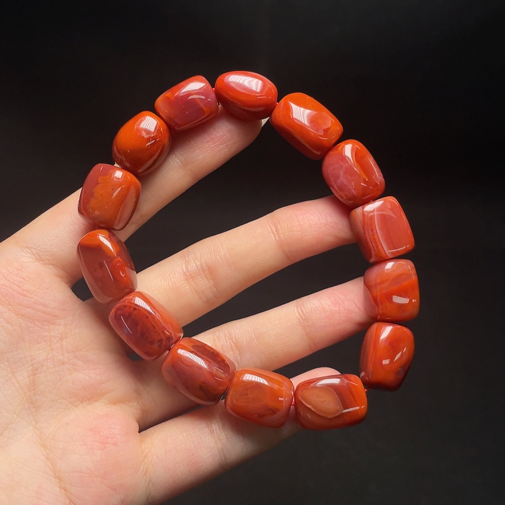 C34049208 Red Agate Bracelet with Visible Organic Matter, Total Weight Approx. 56.62g, Size About 11.9mm