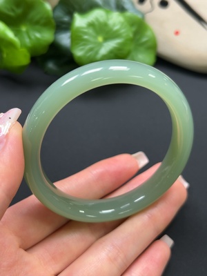 H42980839 和田玉正圈手镯 圈口55mm 总重约40.4g
